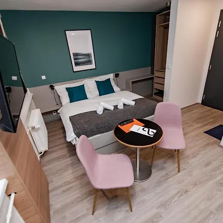 4u: Kampus Upstairs Apartment Hradec Kralove