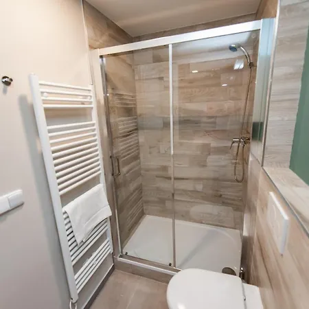 4u: Kampus Upstairs Apartment