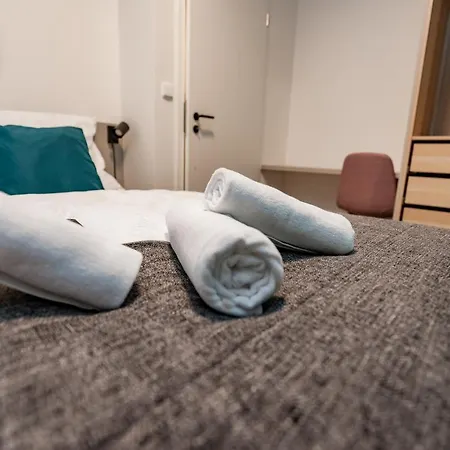 4u: Kampus Upstairs Apartment